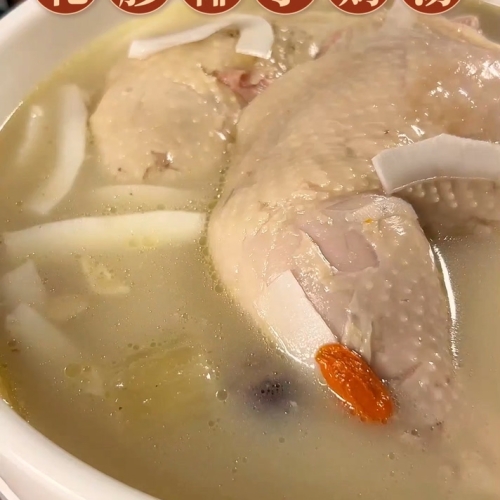 花胶椰子鸡汤